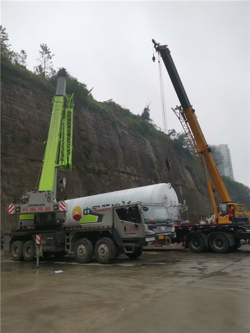 宕昌县“不怕风雨冻”—— 吊车的 “恶劣环境适应” 技术